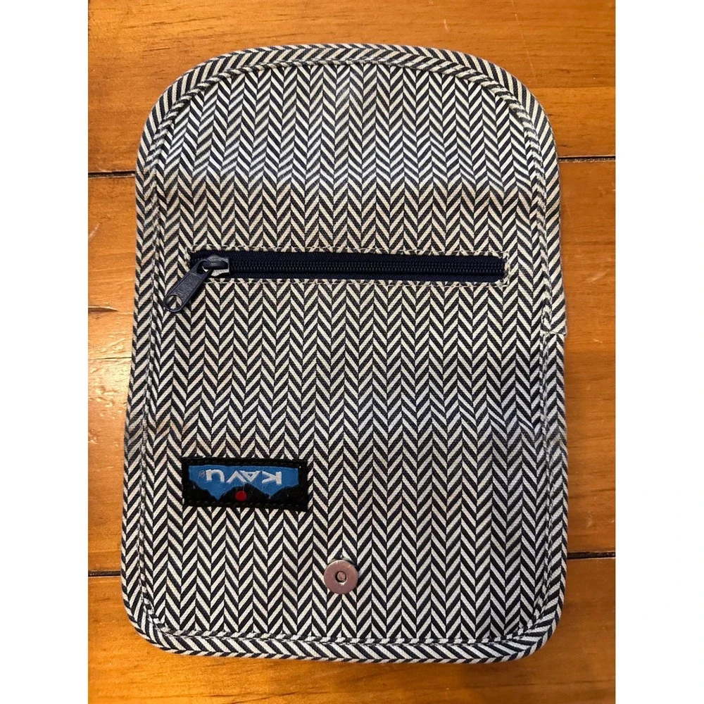 KAVU Big Spender Wallet Navy White Herringbone Canvas Trifold Magnetic Snap